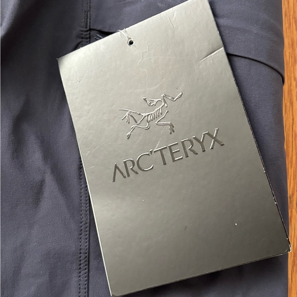 Arc'teryx Women's Navy/Gray Cargo Pants - Picture 4 of 11